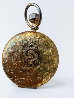 Vintage Estée Lauder Pocket‑Watch Compact – Gold Tone, Mirror